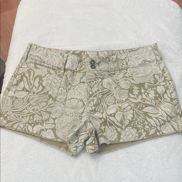 Pilcro Printed Botanical Shorts - Picture 4 of 10